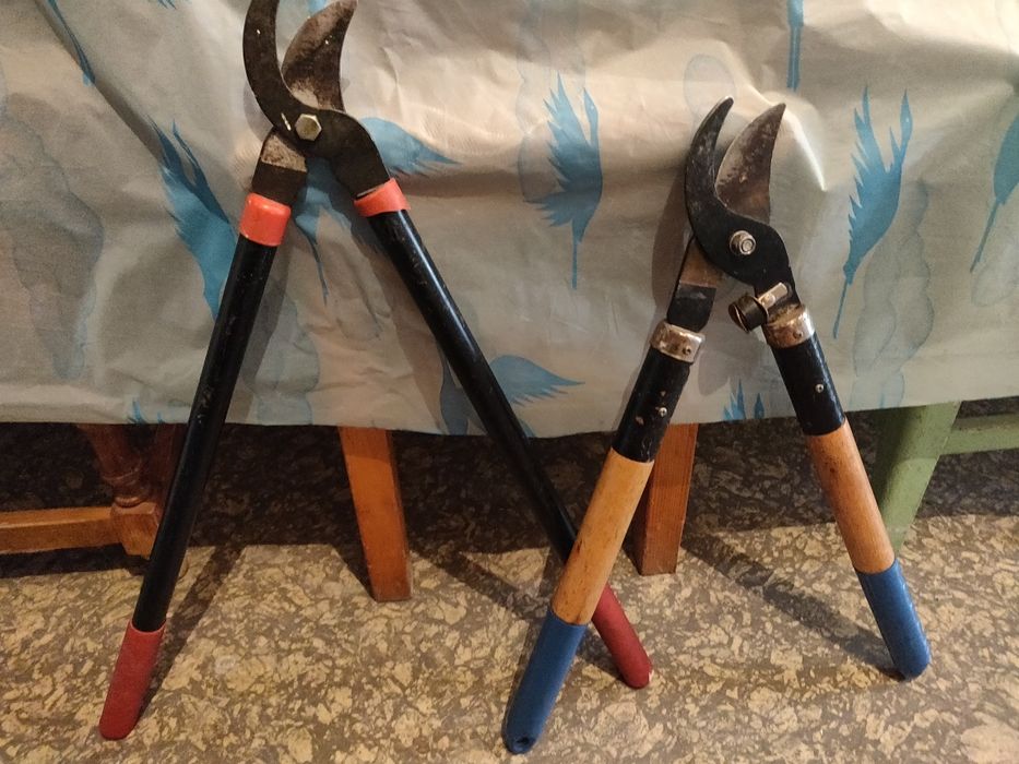Săpa  lopată, târnăcop, furcă,foarfece crengi