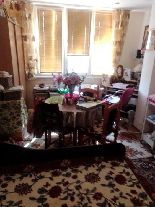 Дава стая от апартамент под наем на бул Христо Ботев