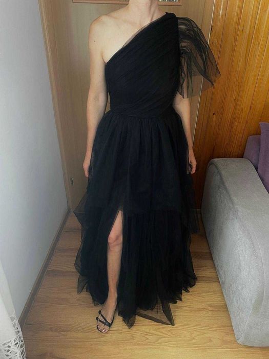 Rochie, pantaloni si pantofi dama (detalii in text)