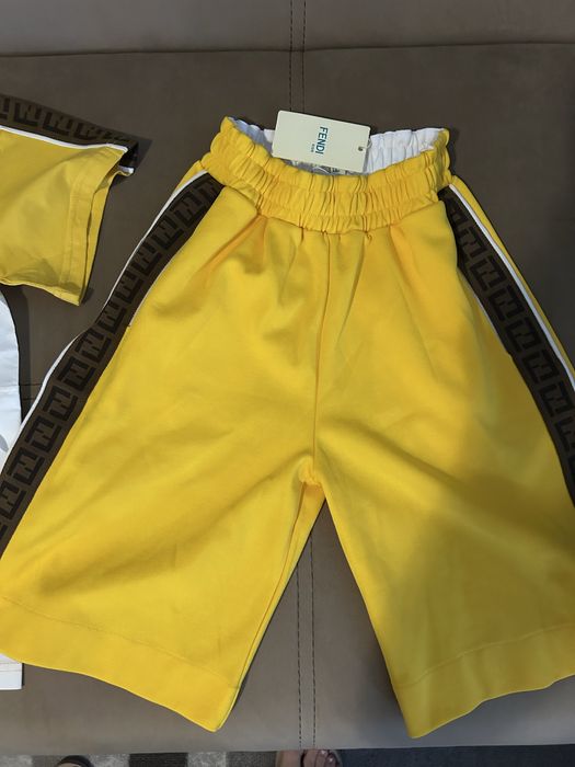 Екип за момче.