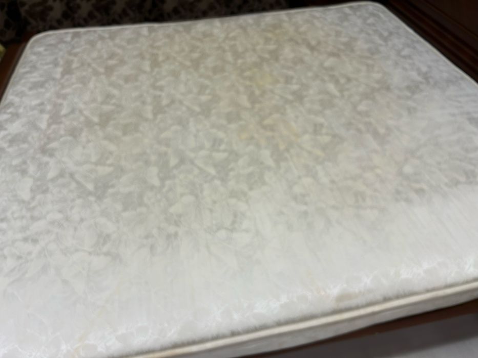 Кровать с иатрасом