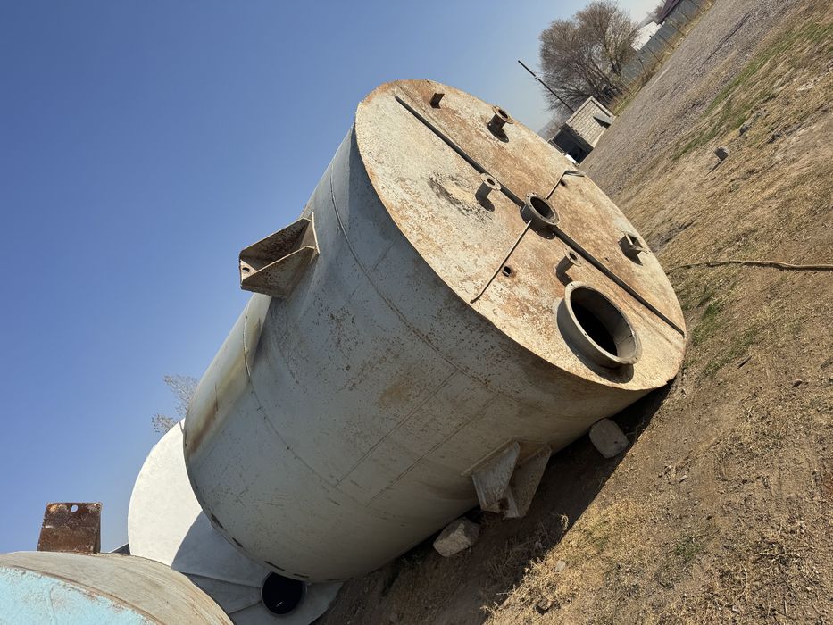 Емкость Цистерна Силос Цемент бункер 32-35тонн сотилади