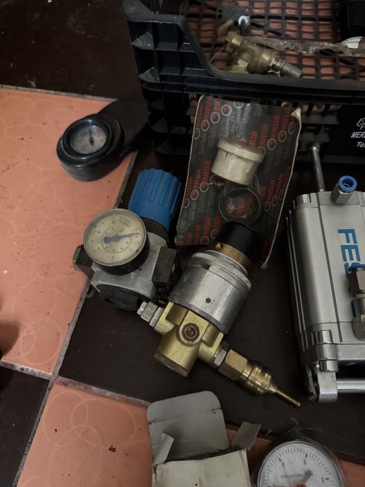 Cilindre pneumatice FESTO