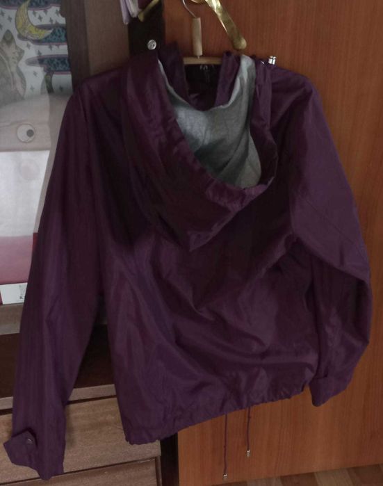 Продам ветровку.