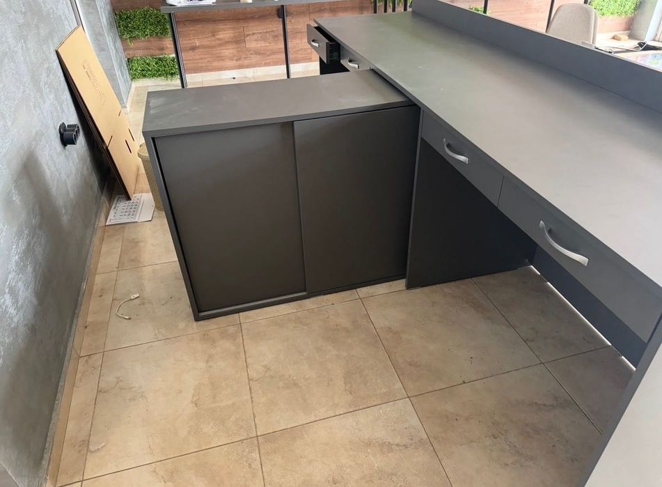 Офис бюро/рецепция в графитен цвят – 251 см