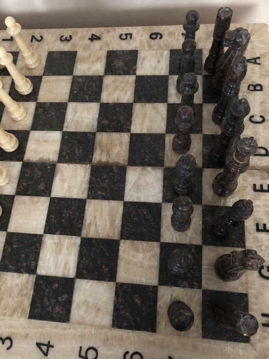 Шахматы огромные из оникса