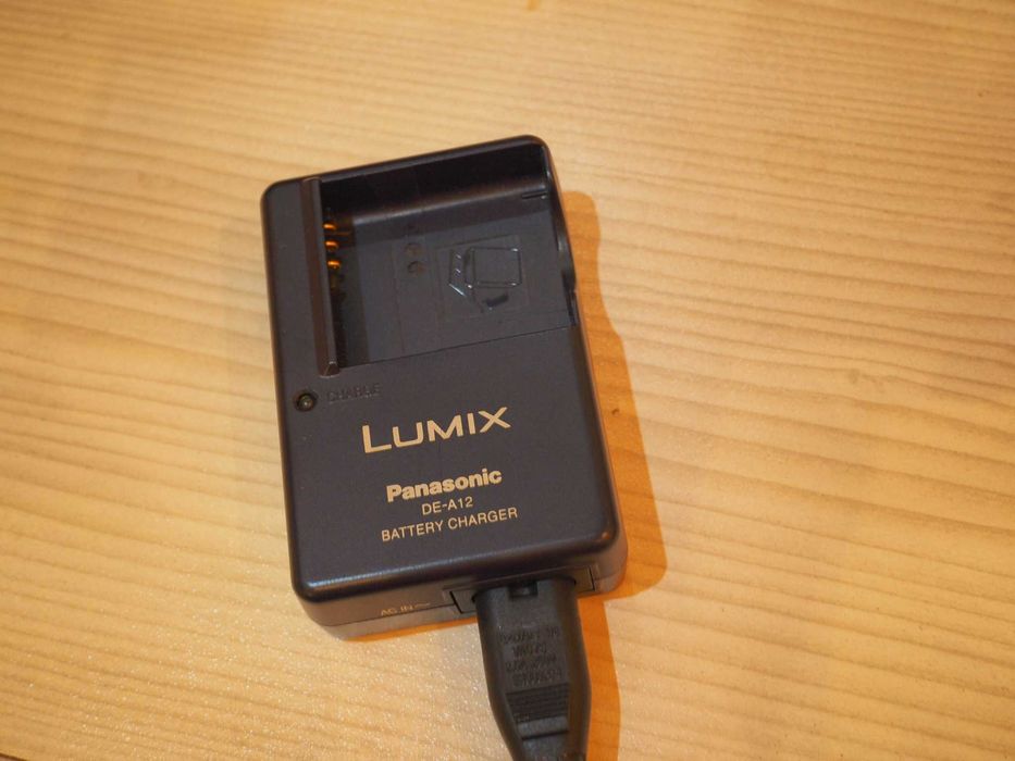 Оригинално зарядно Panasonic Lumix de-a12