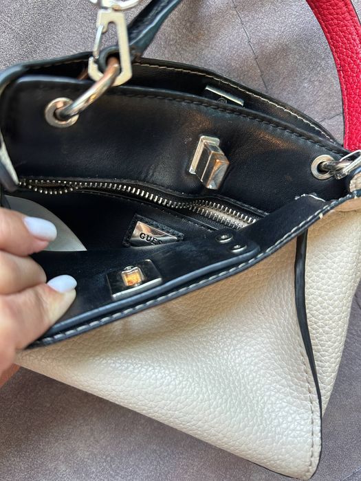 Дамска чанта Guess