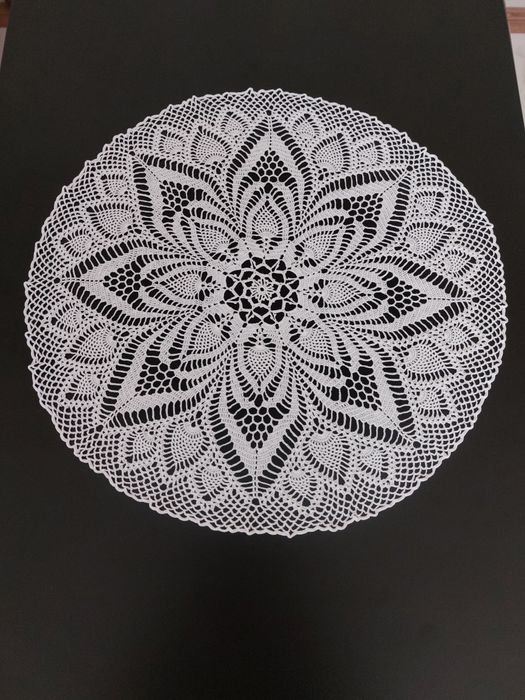 Салфетка, связанная крючком.