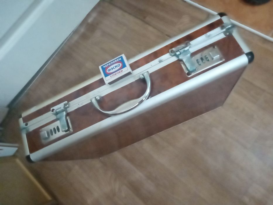 Дипломат Чемодан