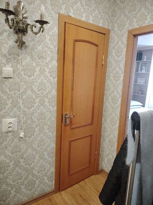 Продам меж комнатные двери