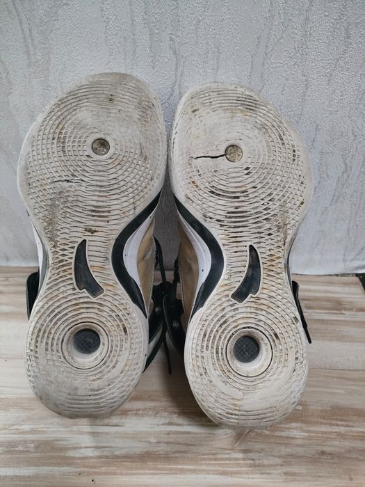 Баскетбольные кроссовки б/у  1 год