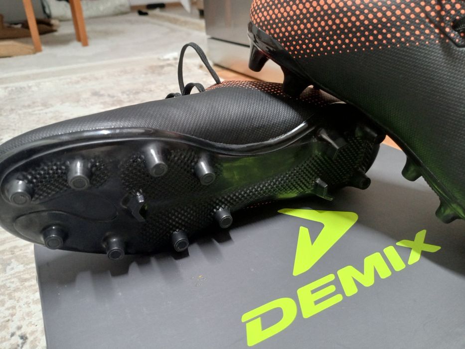 Продам новые Бутсы