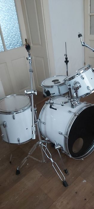 Vând set de tobe Yamaha