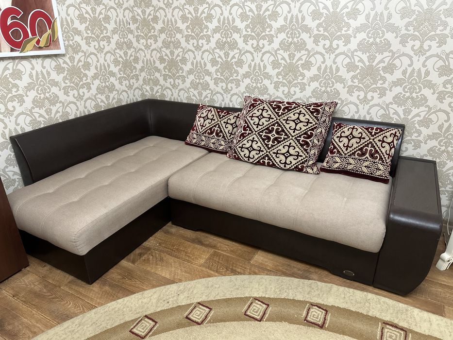 Продам диван для гостиной