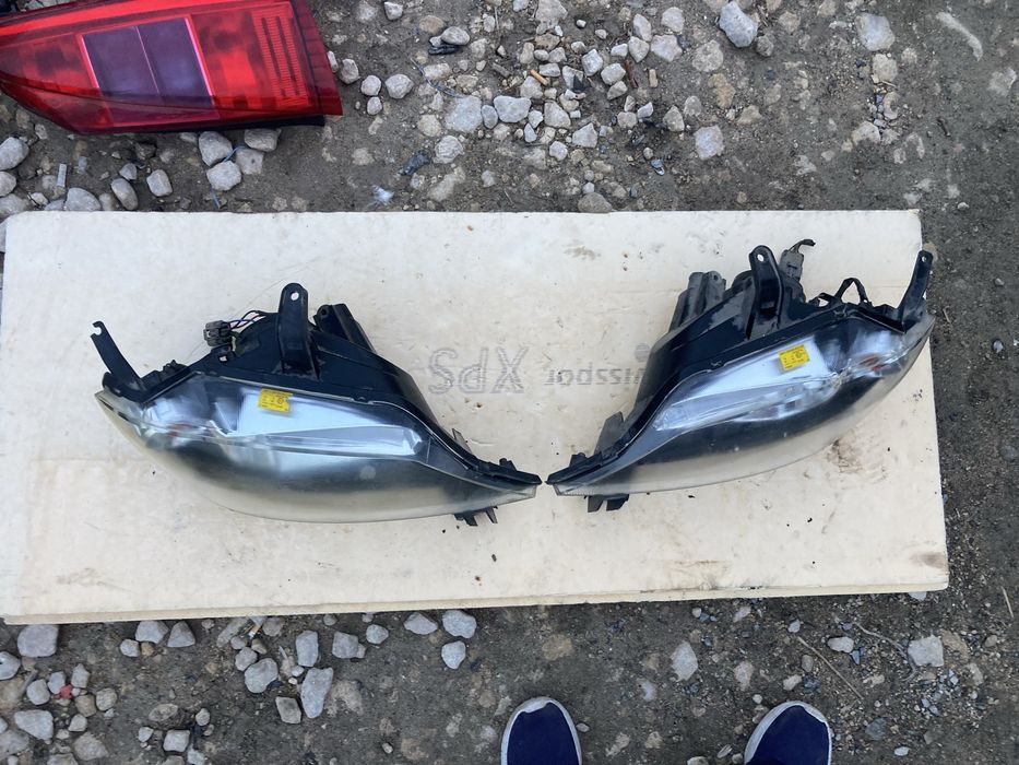 Оригинални фарове за Мазда 2 2002- 2006