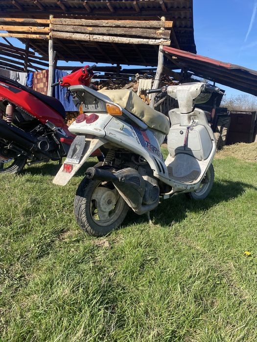 Vând 2 scutere sau schimb