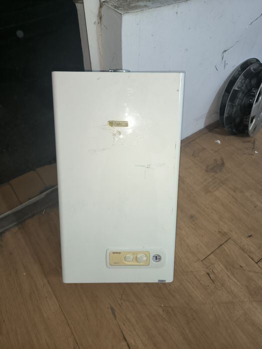 Centrala foarte puțin folosită. Negociabil.