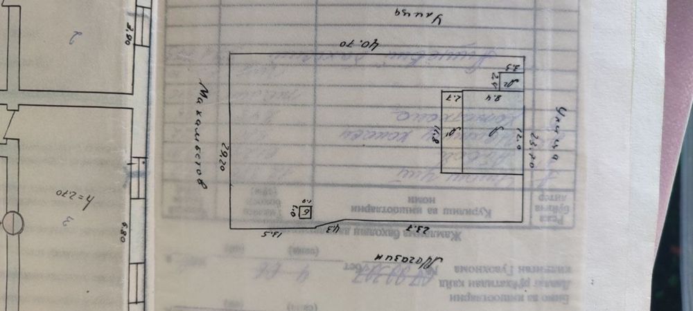 Hovli sotiladi 8,5 sotix zudlik bilan sotiladi faqat naxtga