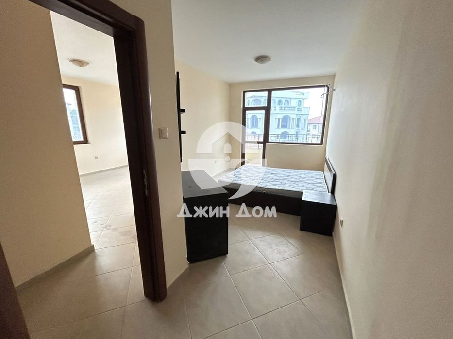 Двустаен апартамент в жилищна сграда БЕЗ ТАКСА, гр. Несебър