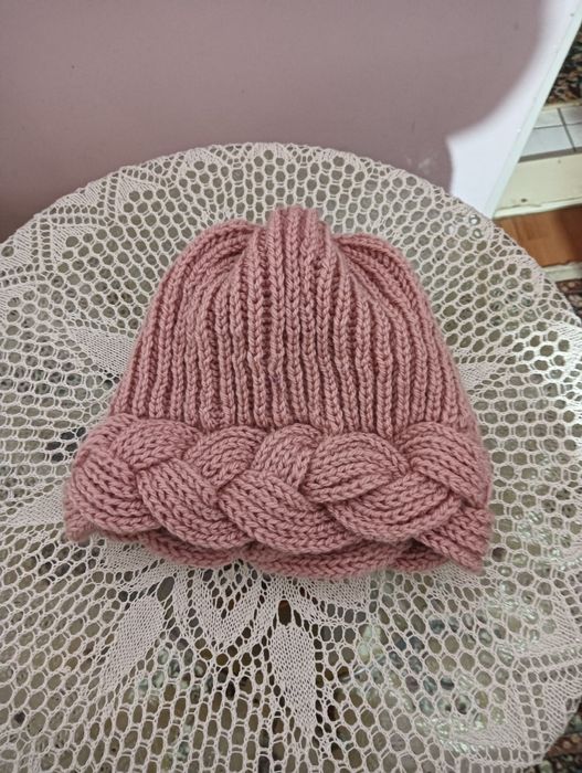 Caciula damă, tricotate manual