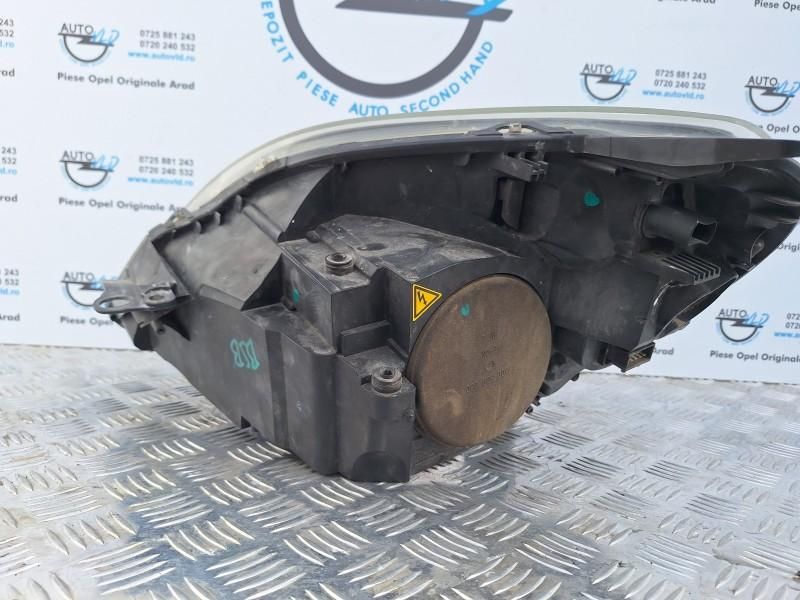 Far dreapta XENON Opel Zafira B