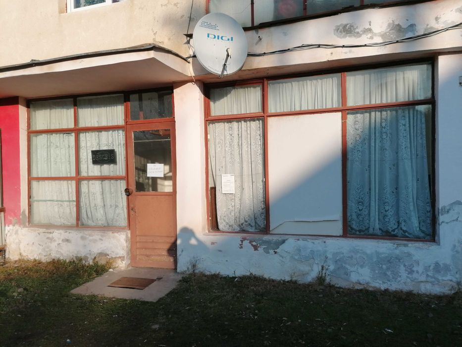 Vand Spatiu Comercial la parterul blocului Milaș, Bistrița