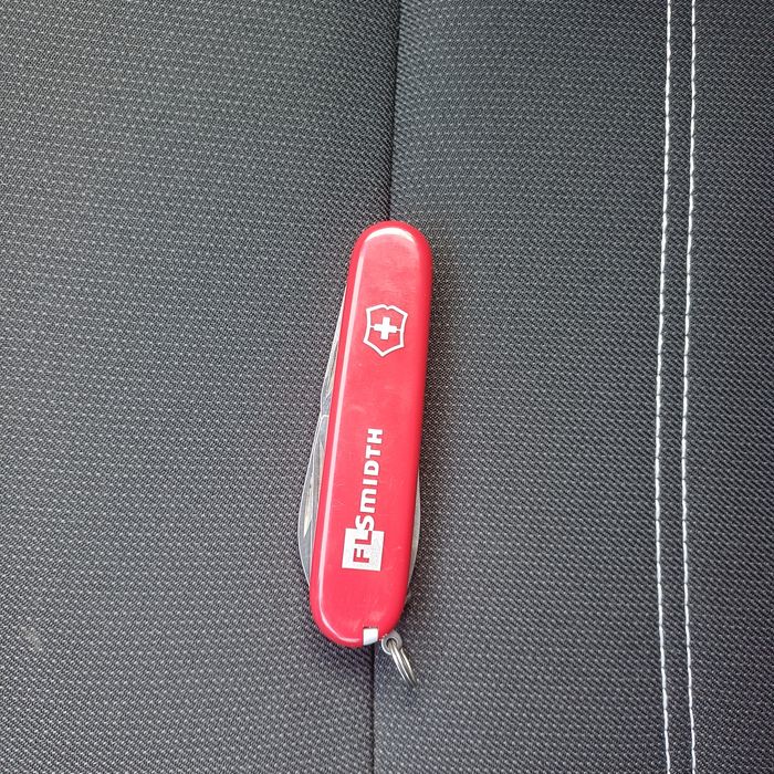 Vând briceag Victorinox Spartan