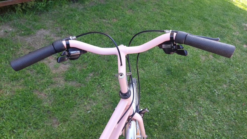 Bicicleta dama,model mai vechi