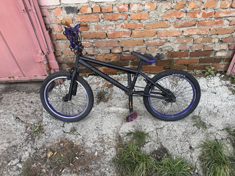 BMX велосипед трюковой. В комплекте есть ПЕГИ