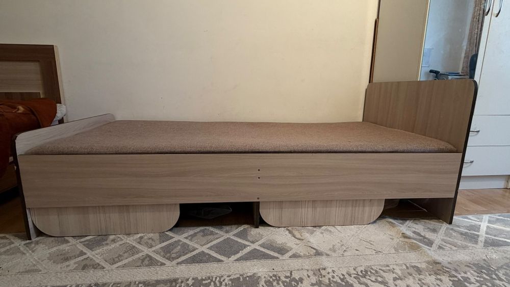 Кровать удобная одноместная