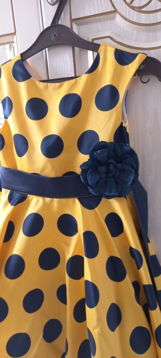 Платье на девочку 5-6лет