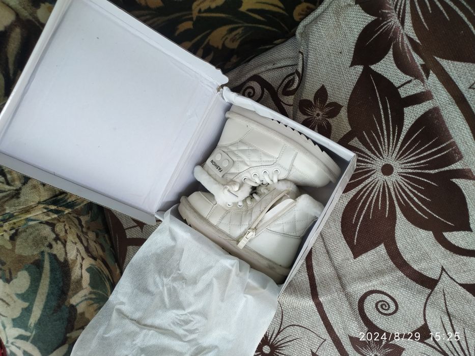 Продам детскую обувь