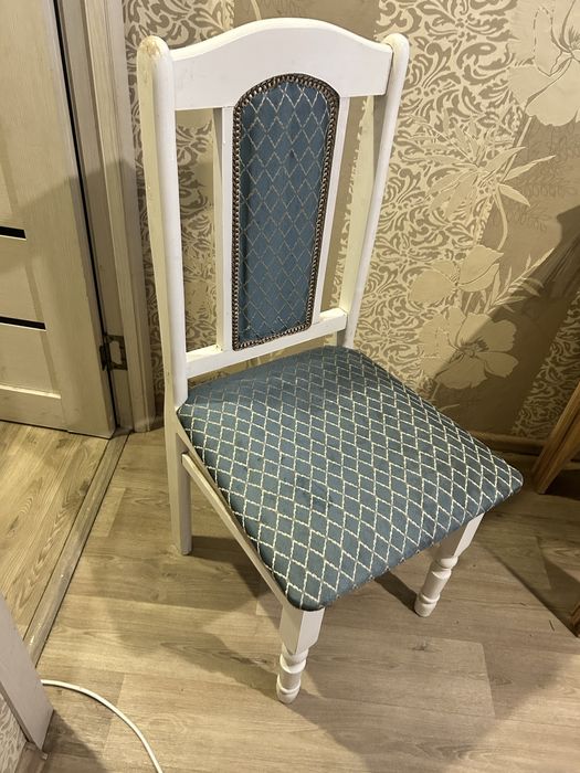 Стулья в количестве 6 шт