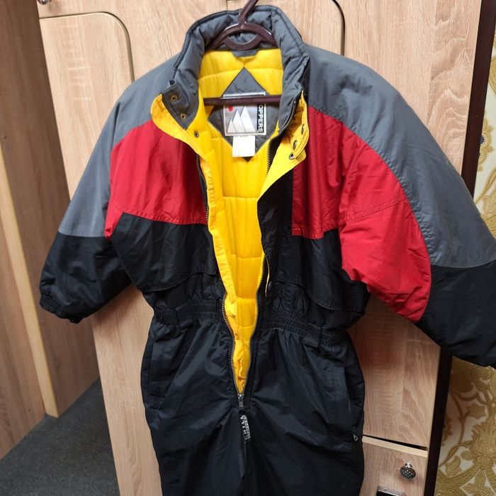 Горнолыжный комбинезон ( цельный)