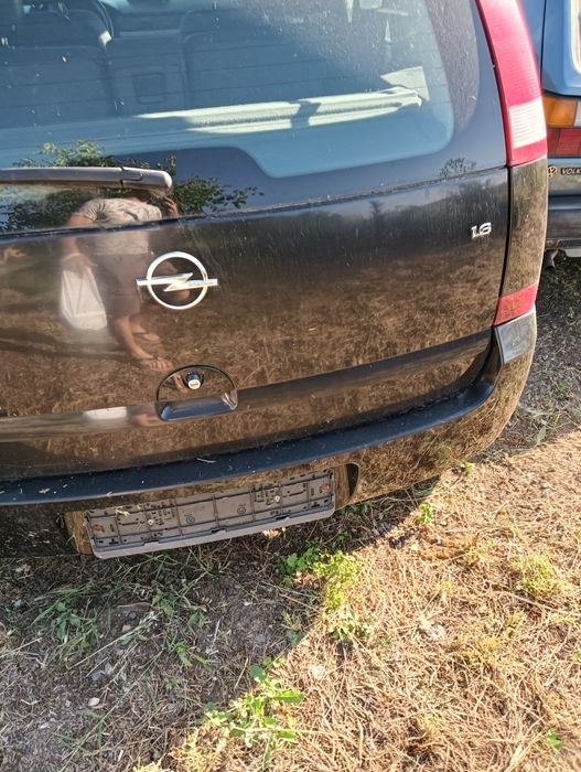 Опел Мерива на части