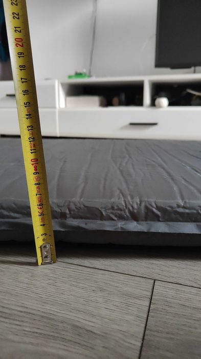 Vând saltele izopren autogonflbile.