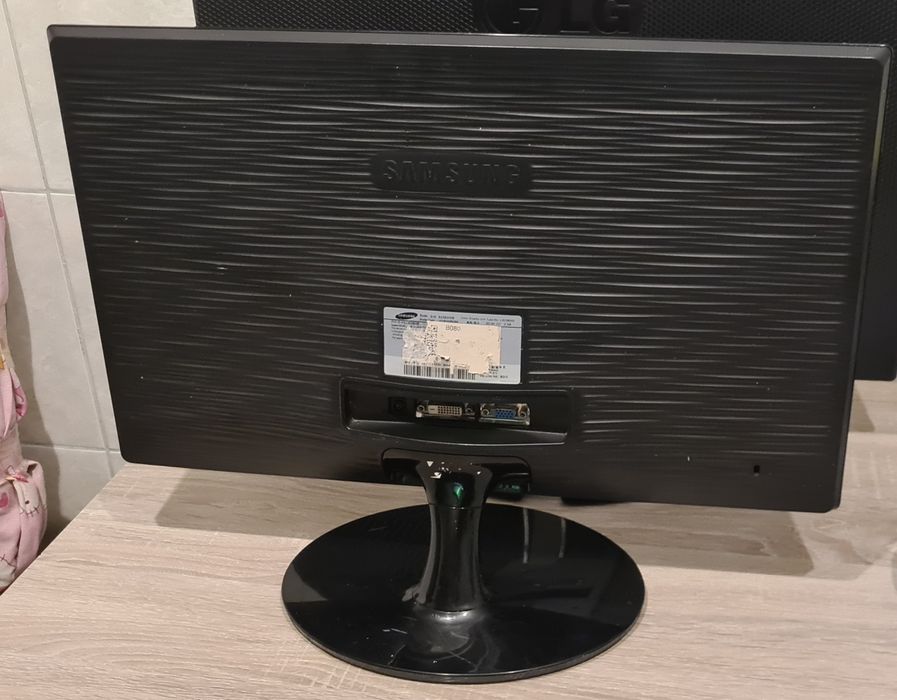 Monitor Samsung 22 inch VGA DVI, perfect  funcțional, preț fix