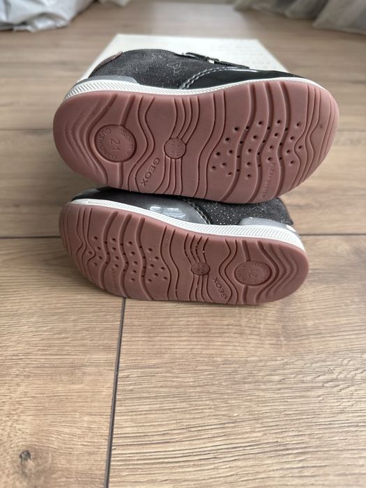 Детски маратонки за момиче Geox и детски сандали за момиче Okaidi