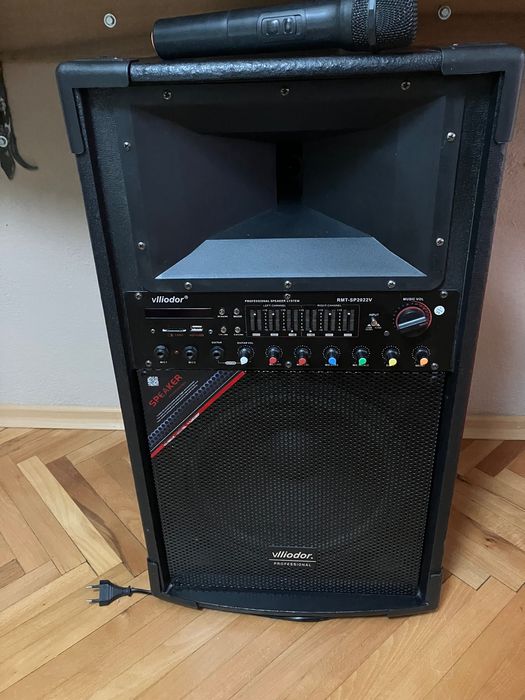 Музикална тонколона  + безжичен микрофон