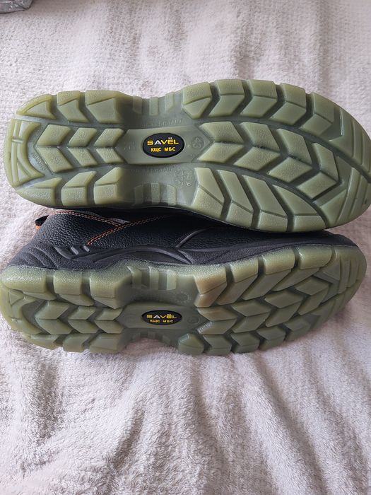 Продам спецобувь размер 43.