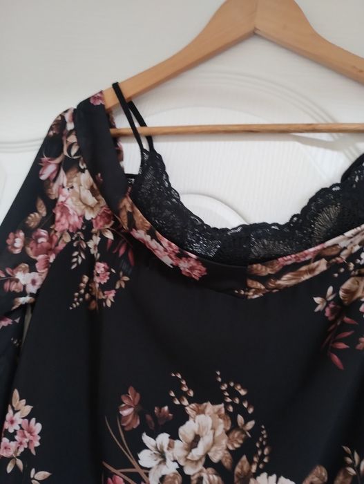 Елегантна блуза с презрамки и паднал ръкав