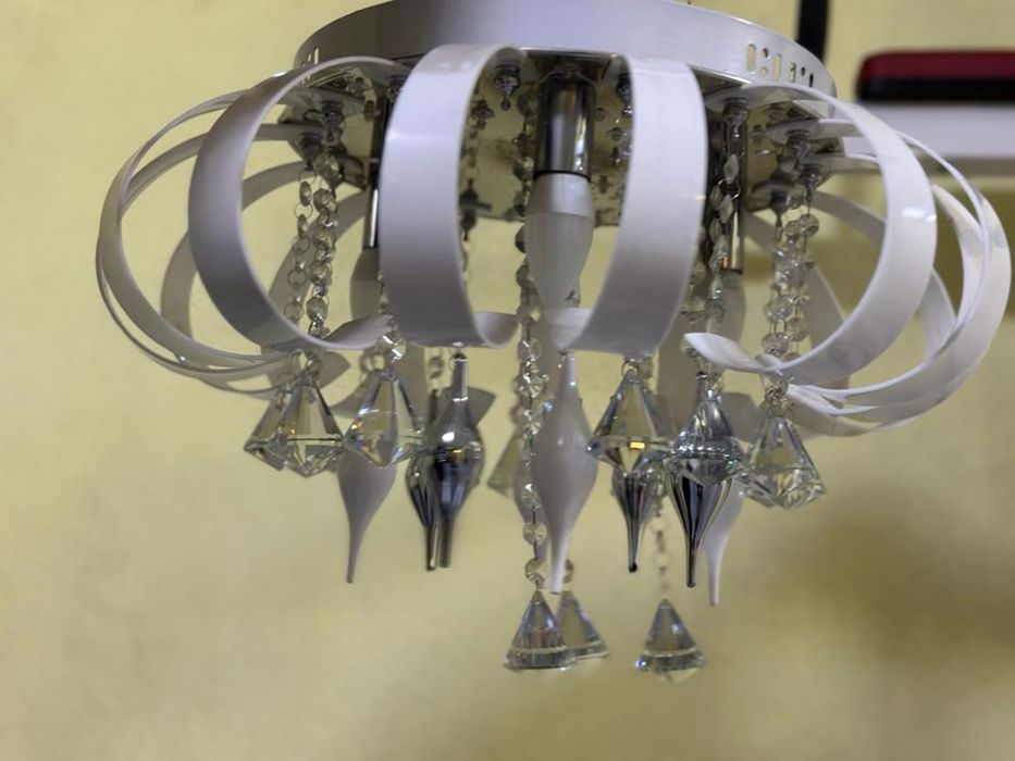 Продам люстру в хорошем состоянии.