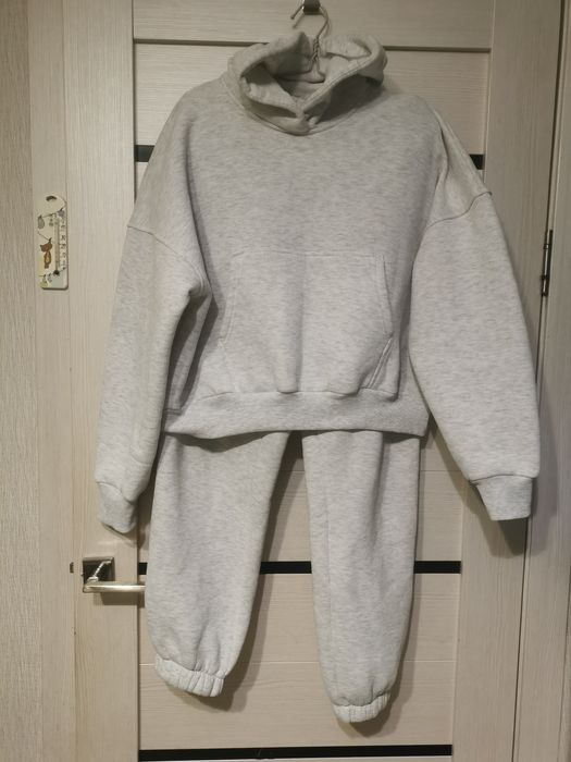 Продам яркий костюм