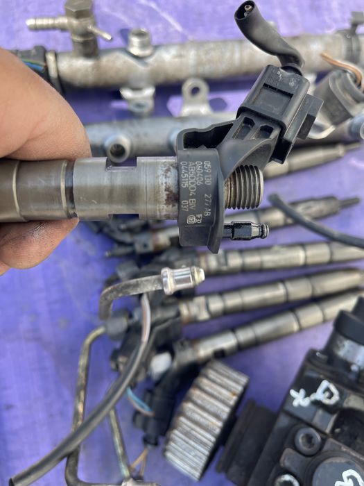 Injectoare 3.0 tdi audi q7 cod 0445115037