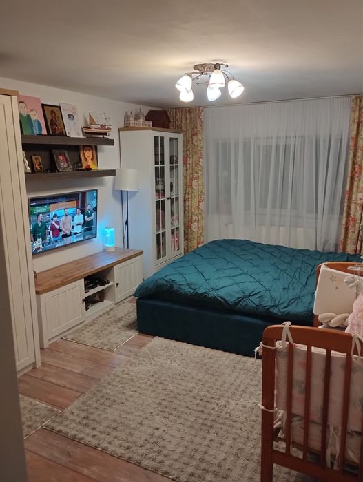 Proprietar - vând apartament 2 camere decomandat, etaj 1, zona  Big, str St.  O. Iosif colț cu Violetelor