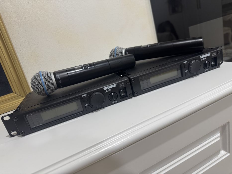 2 microfoane wireless Shure ULXP