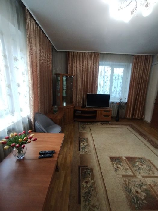 Продам 3х комнатную Сталинку в районе парка Джамбула