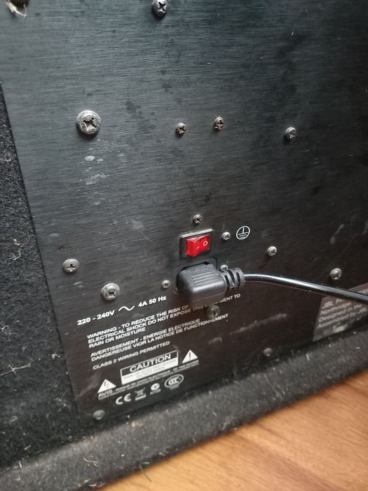 Продавам активен субуфер