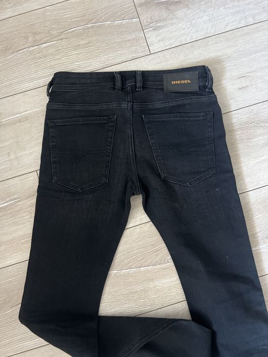 Чисто нови diesel дънки с етикет ,оригинална цена 150€ ,номер 28 ,подходящи за Xs,S